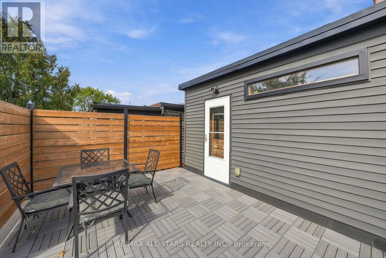 upper belcony - 435 Mortimer Avenue, Toronto, ON