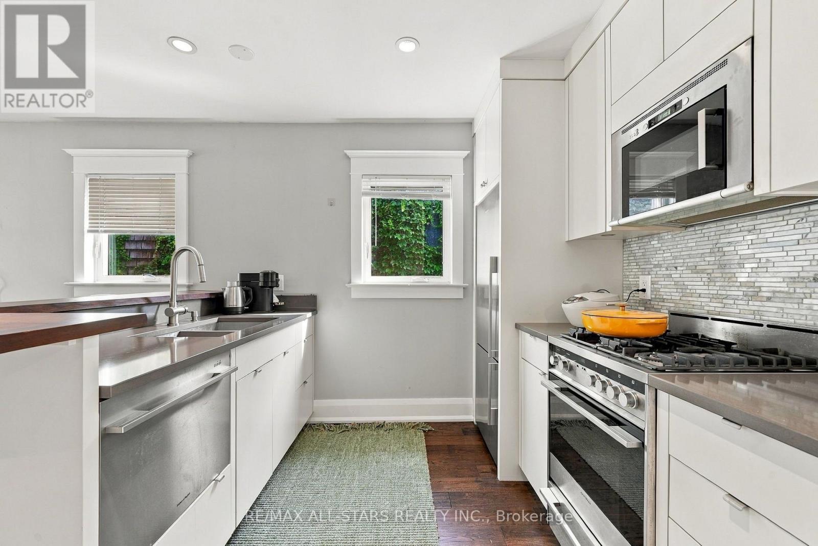 Upper floor Kitchen - 435 Mortimer Avenue, Toronto, ON