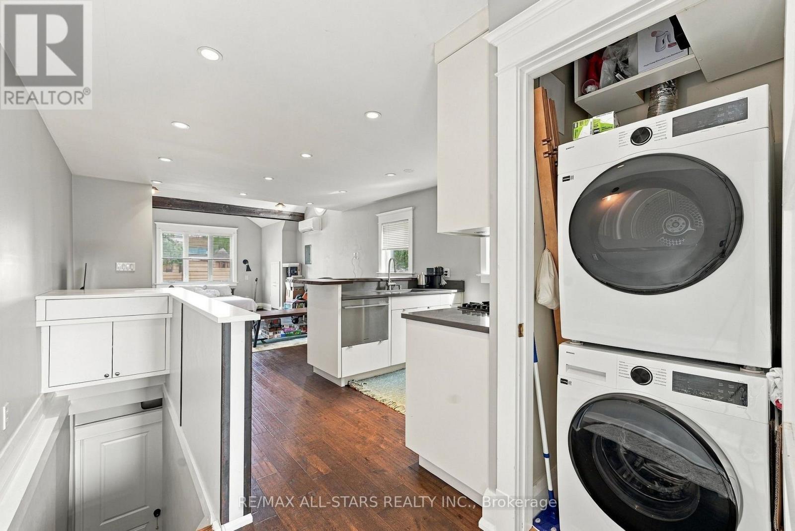 upper laundry - 435 Mortimer Avenue, Toronto, ON