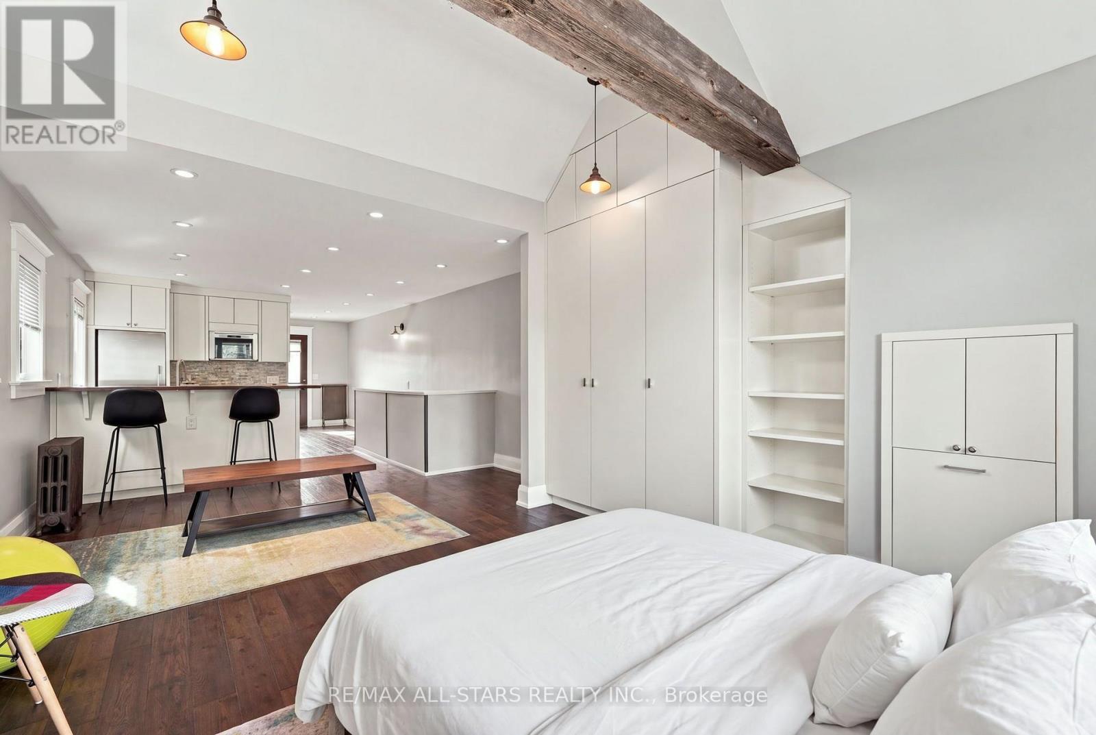 upper - 435 Mortimer Avenue, Toronto, ON