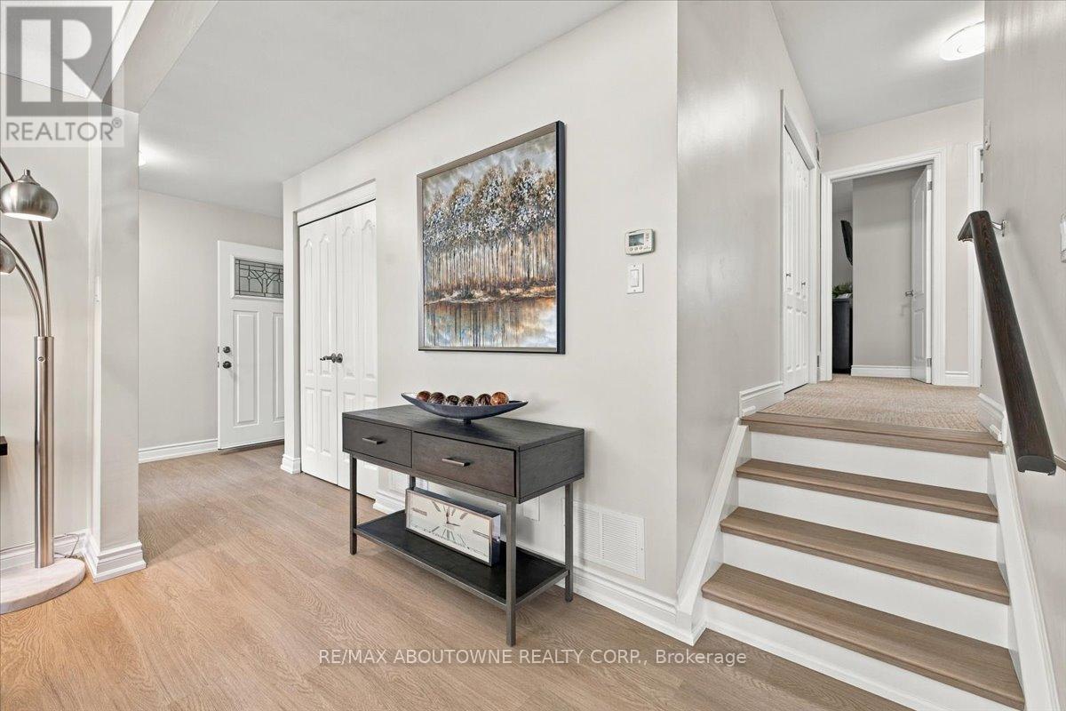 2408 Hereford Crescent, Burlington, ON