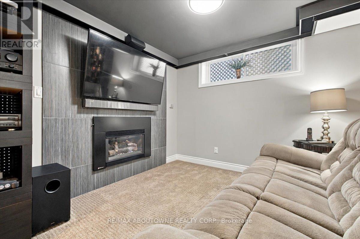 2408 Hereford Crescent, Burlington, ON