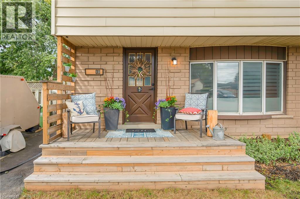 10 Goldfinch Road, Hamilton, ON