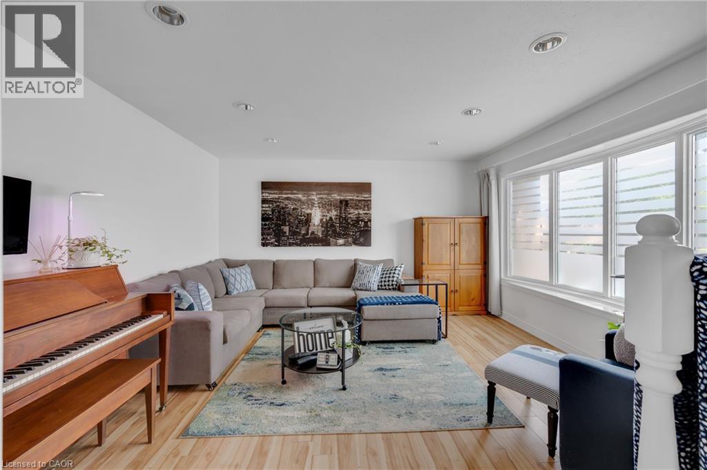 10 Goldfinch Road, Hamilton, ON