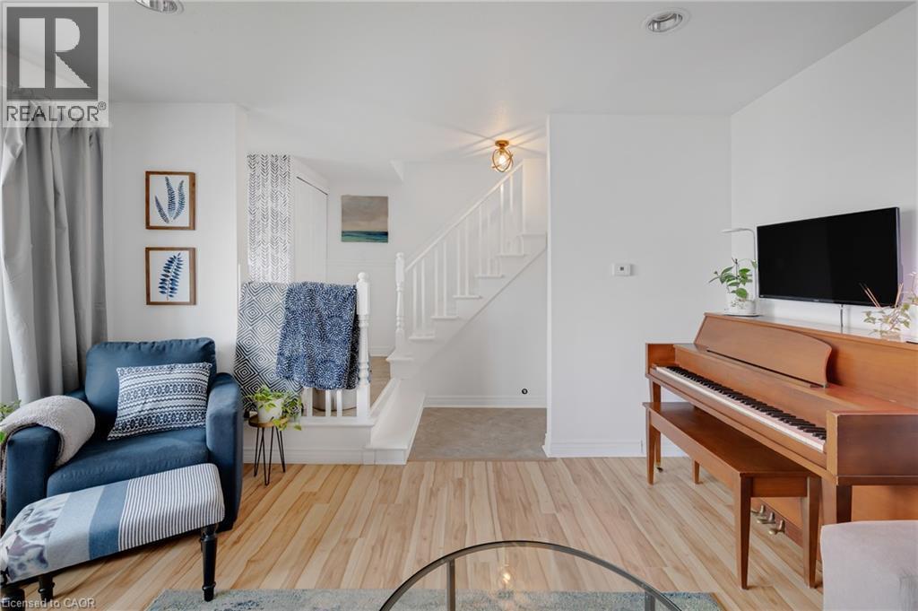 10 Goldfinch Road, Hamilton, ON