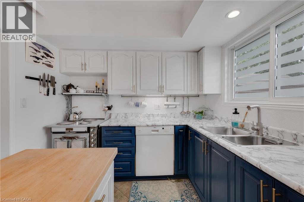 10 Goldfinch Road, Hamilton, ON