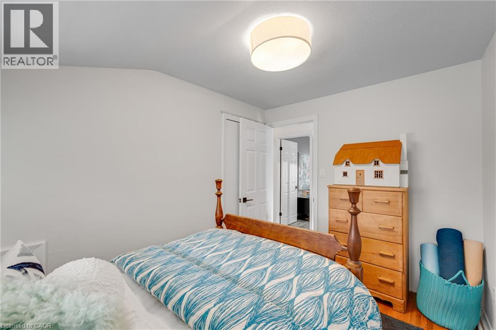 10 Goldfinch Road, Hamilton, ON