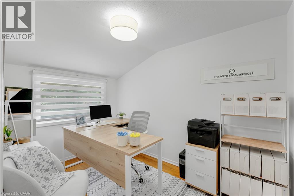10 Goldfinch Road, Hamilton, ON
