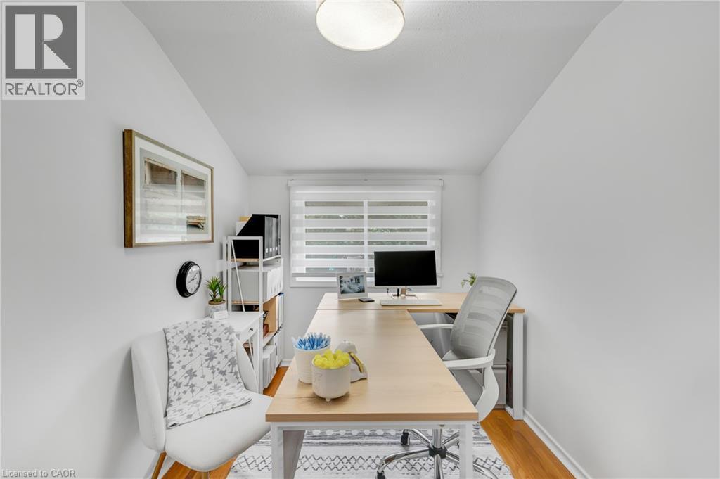 10 Goldfinch Road, Hamilton, ON
