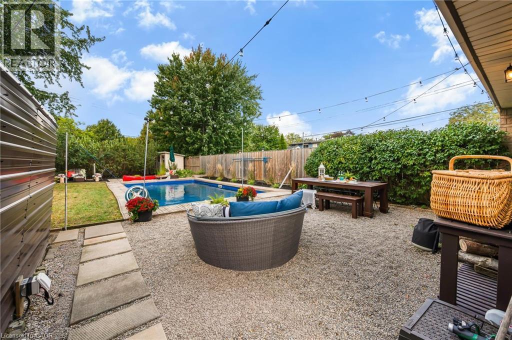 10 Goldfinch Road, Hamilton, ON