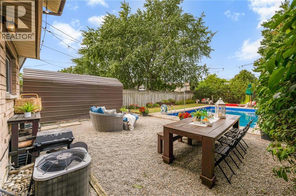 10 Goldfinch Road, Hamilton, ON