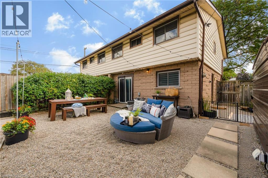 10 Goldfinch Road, Hamilton, ON