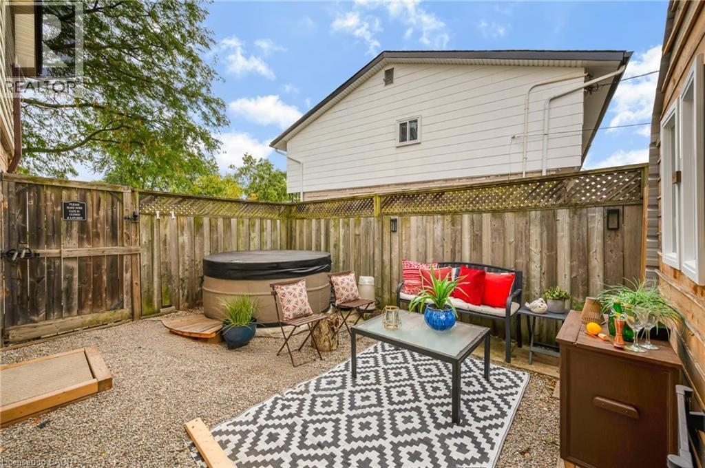 10 Goldfinch Road, Hamilton, ON