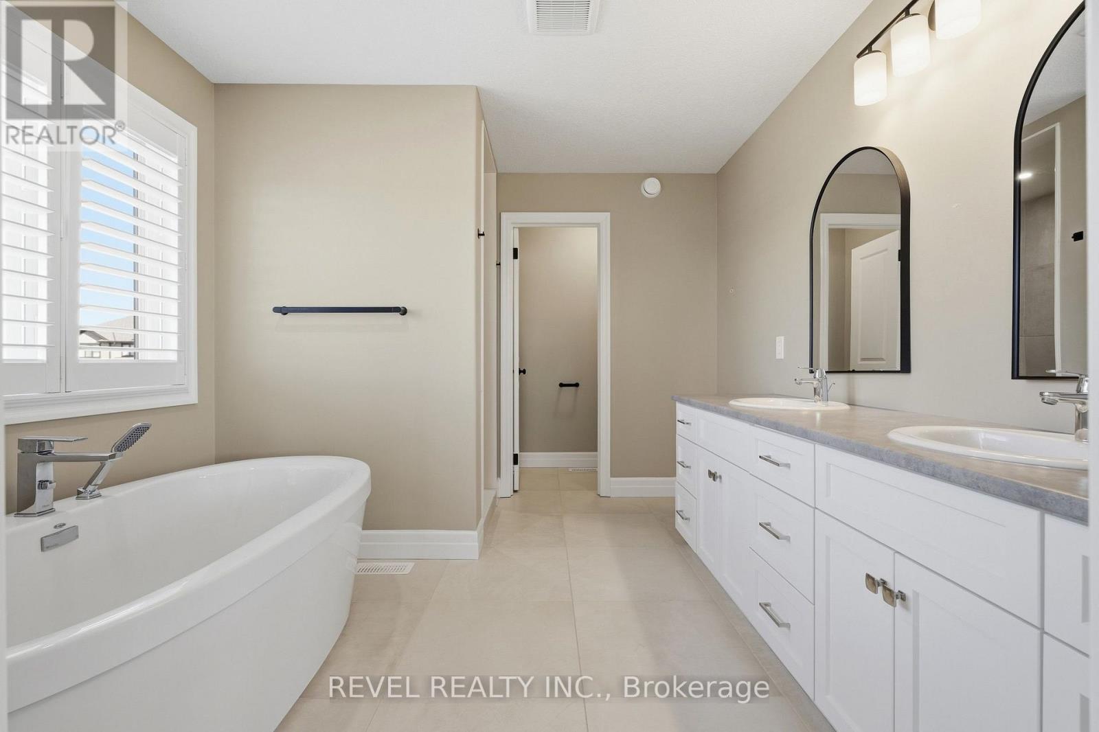 Primary Ensuite - 259 Timber Trail Road, Woolwich, ON