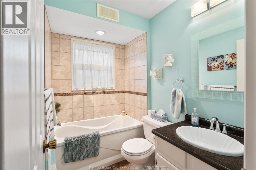 234 Essex Rd 18, Leamington, ON