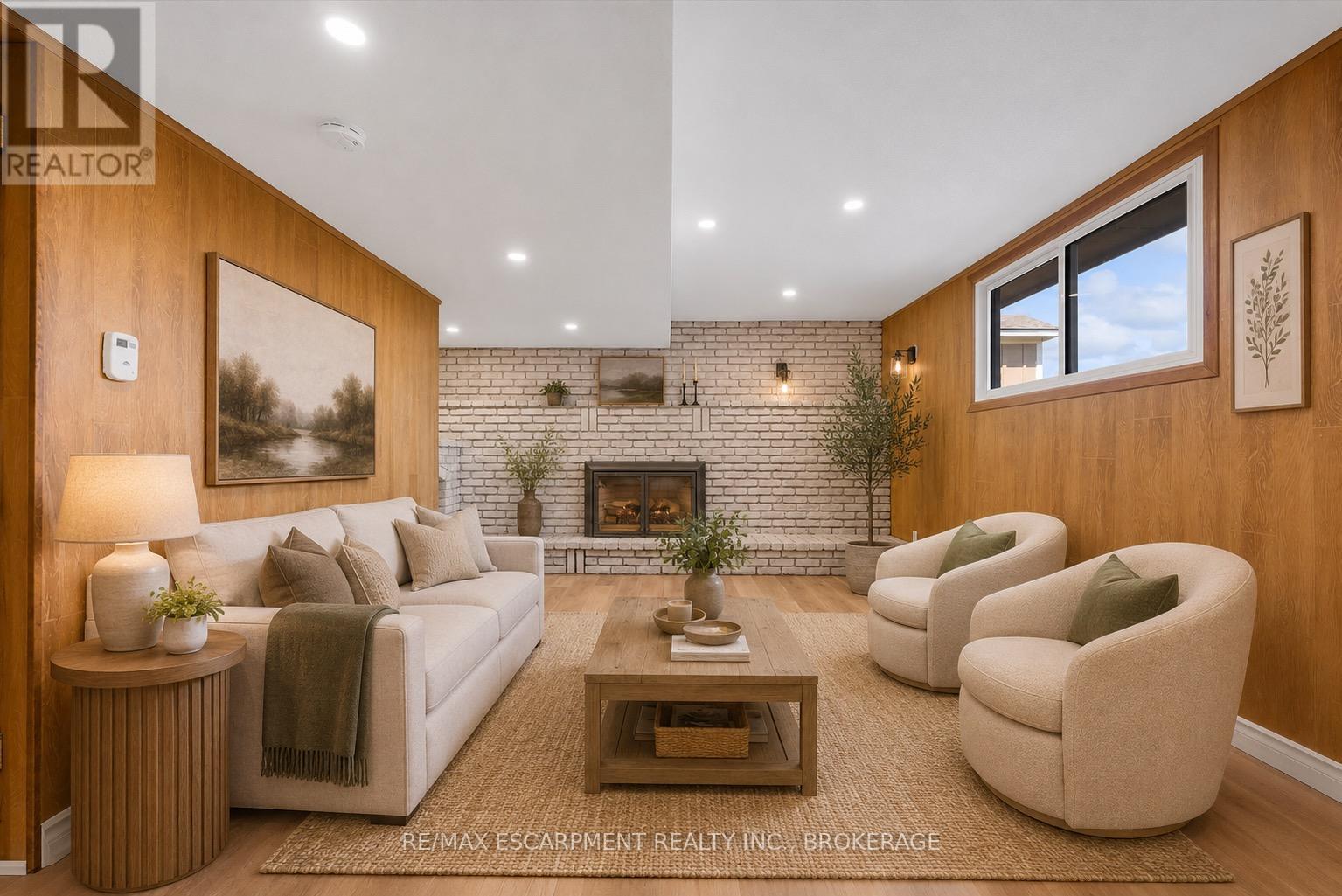 Virtually Staged - 49 Grove Avenue, St. Catharines (Secord Woods), ON