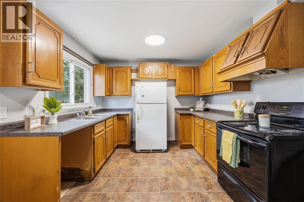 838 Vroom Avenue, Sarnia, ON