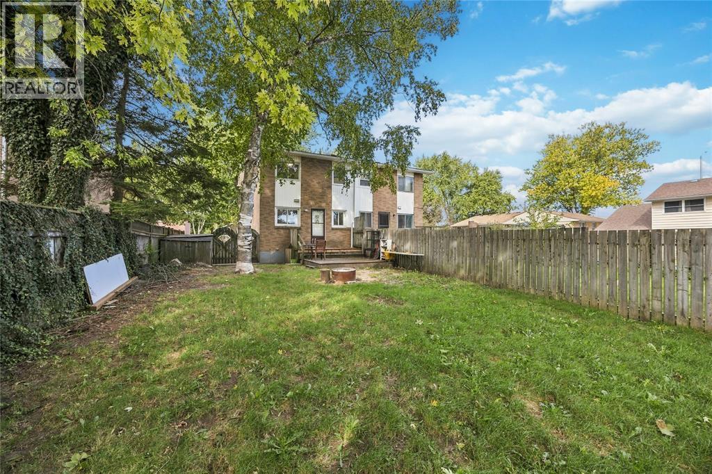 838 Vroom Avenue, Sarnia, ON