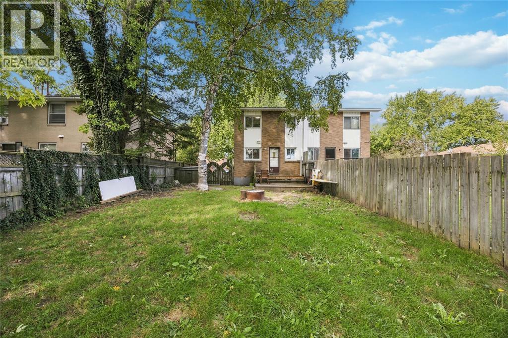 838 Vroom Avenue, Sarnia, ON