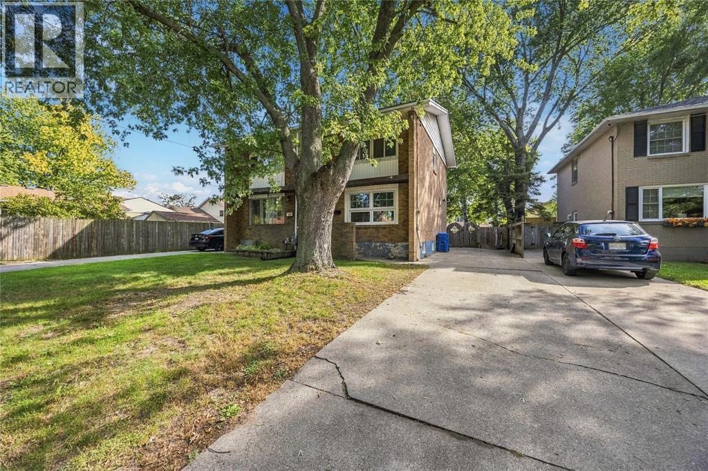 838 Vroom Avenue, Sarnia, ON