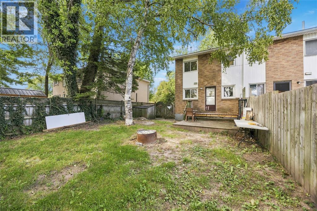 838 Vroom Avenue, Sarnia, ON