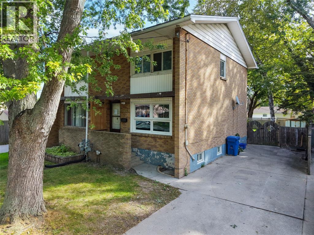 838 Vroom Avenue, Sarnia, ON