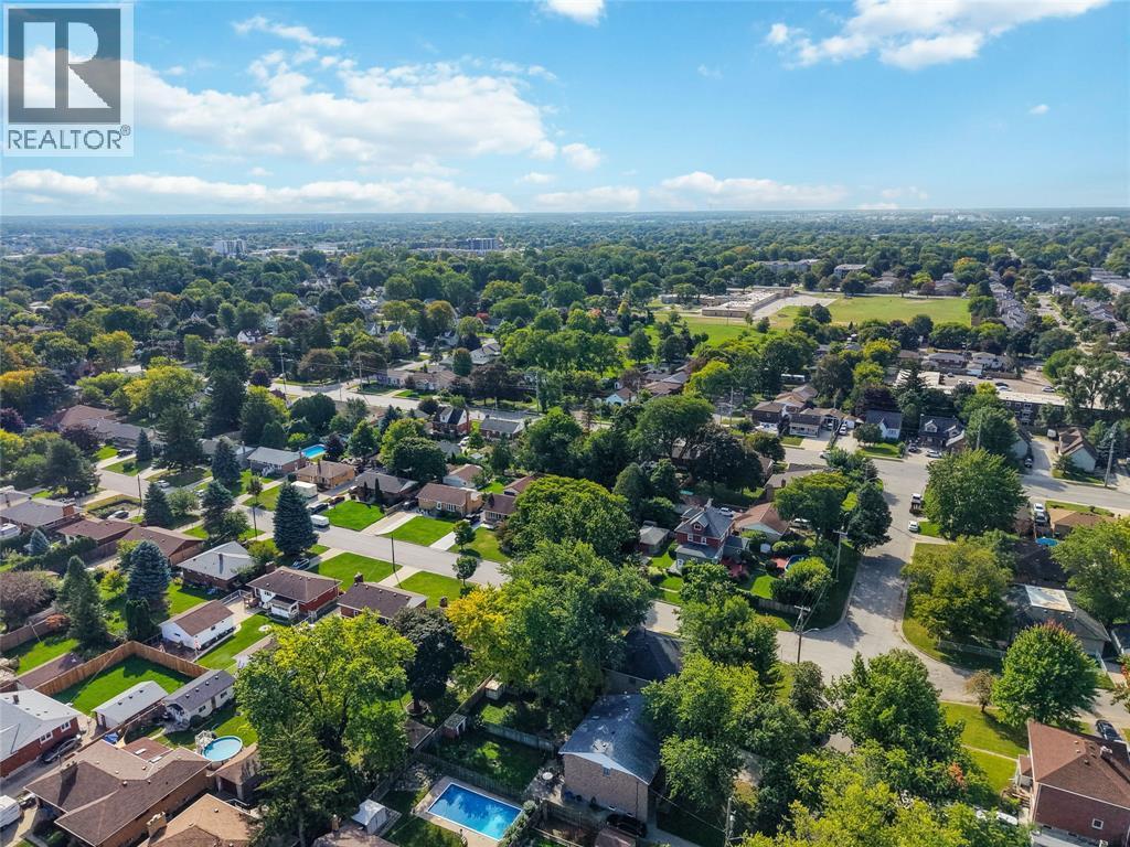 838 Vroom Avenue, Sarnia, ON