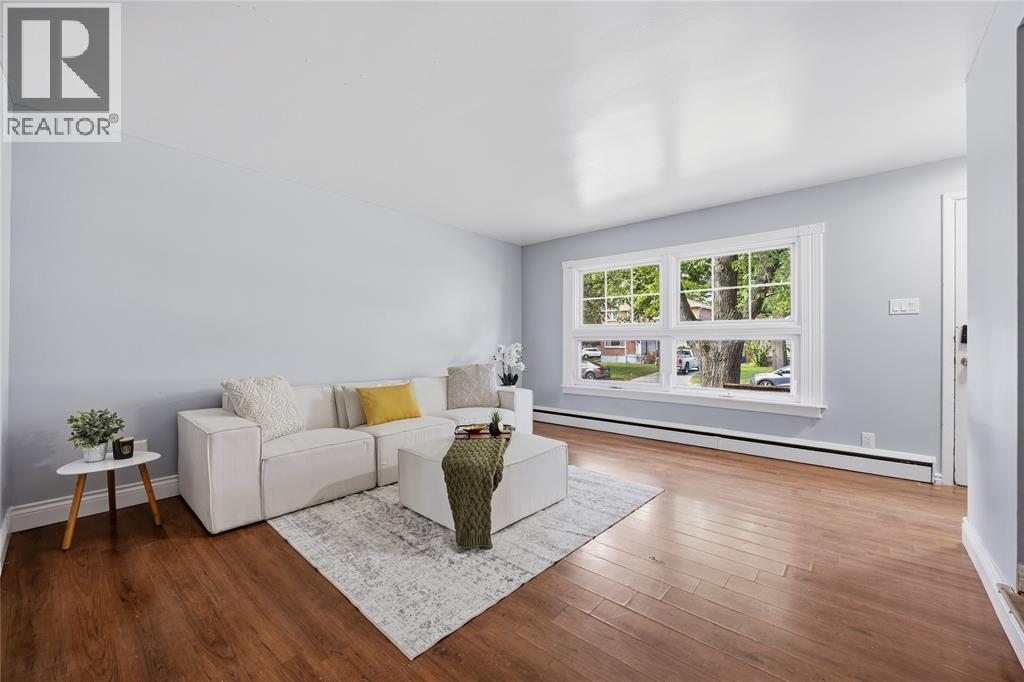 838 Vroom Avenue, Sarnia, ON