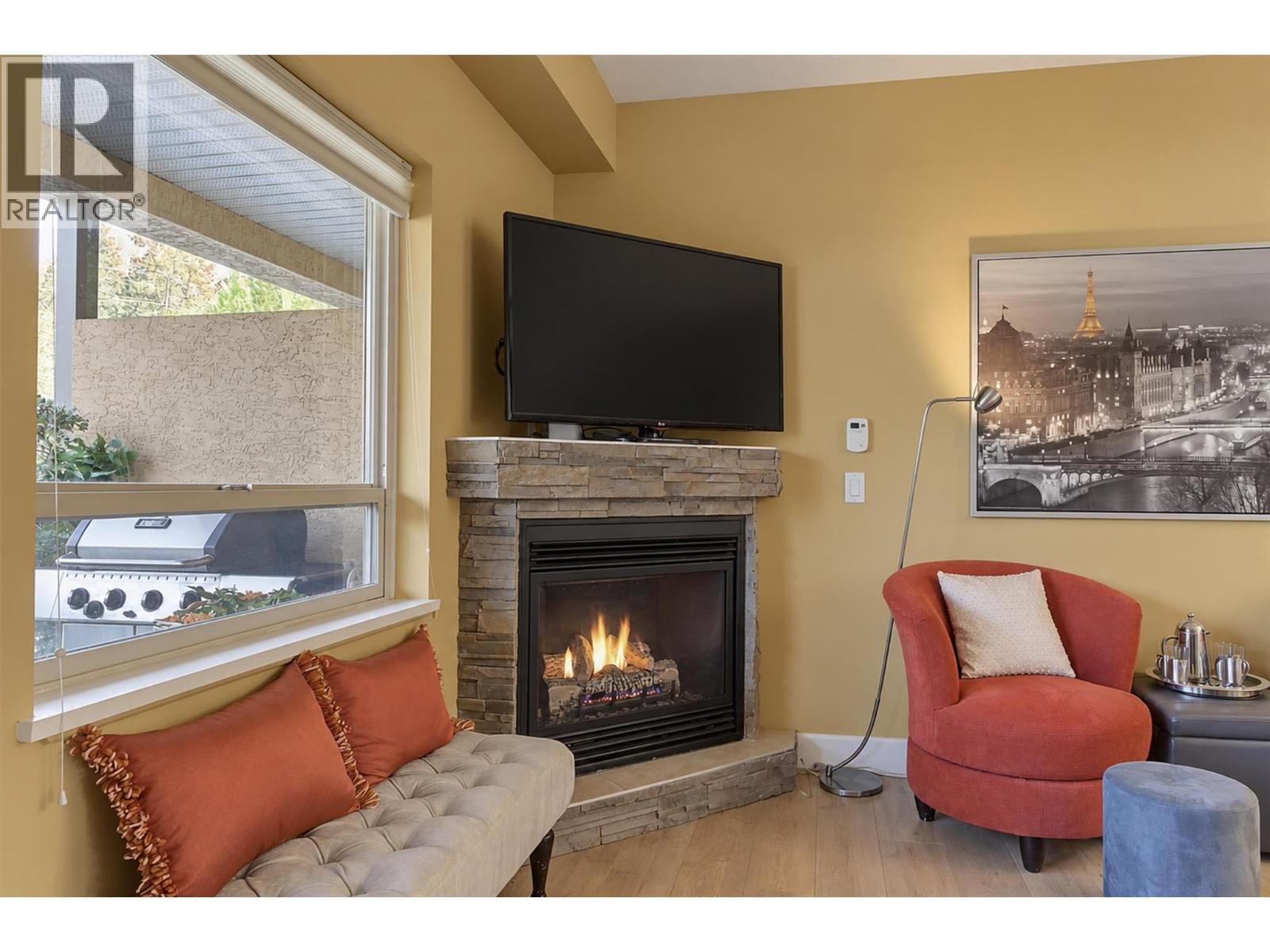 LVRM Fireplace Creates that Relax Vibe. - 3996 Beach Avenue Unit# 236, Peachland, BC