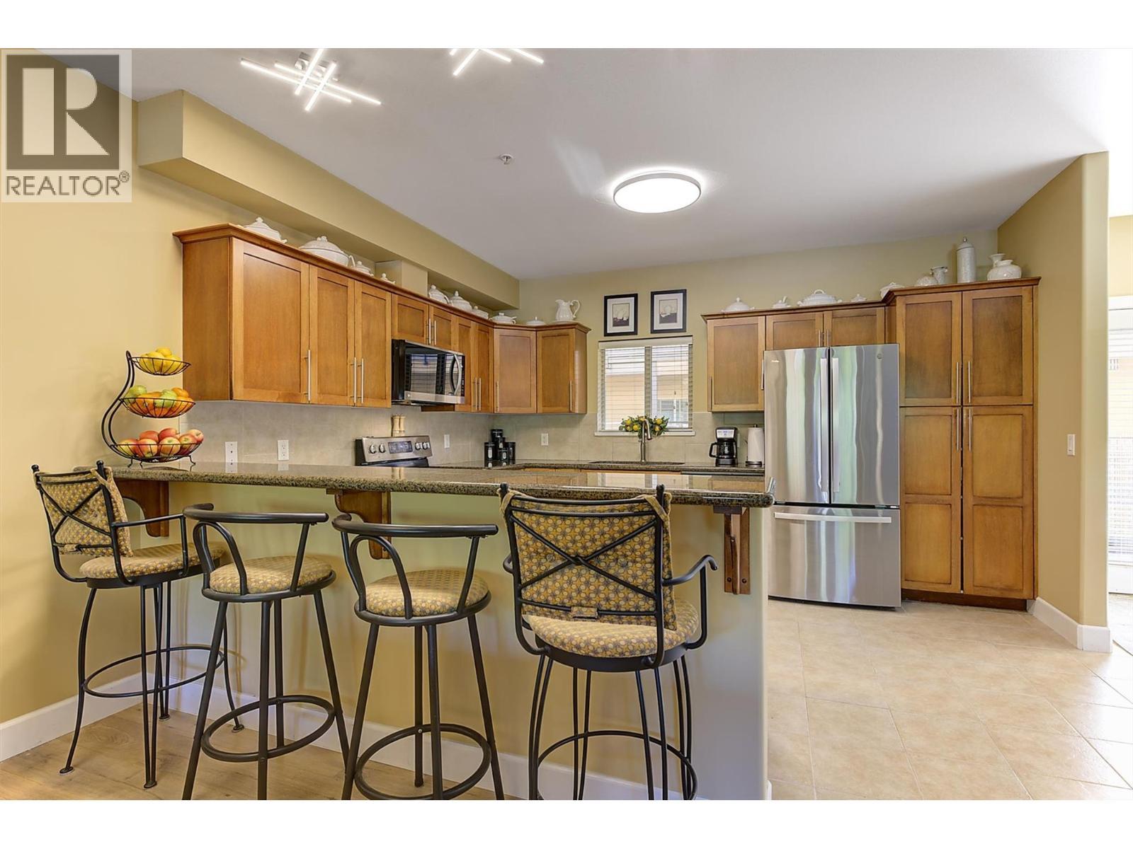 Bright Kitchen. - 3996 Beach Avenue Unit# 236, Peachland, BC