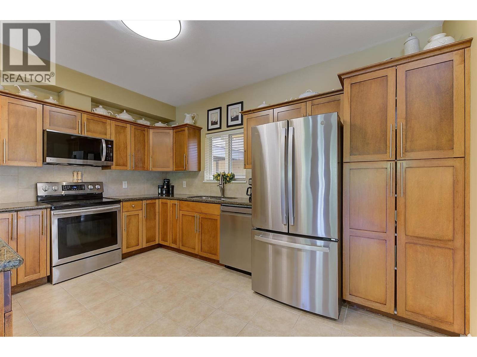 Generous Cupboards. - 3996 Beach Avenue Unit# 236, Peachland, BC