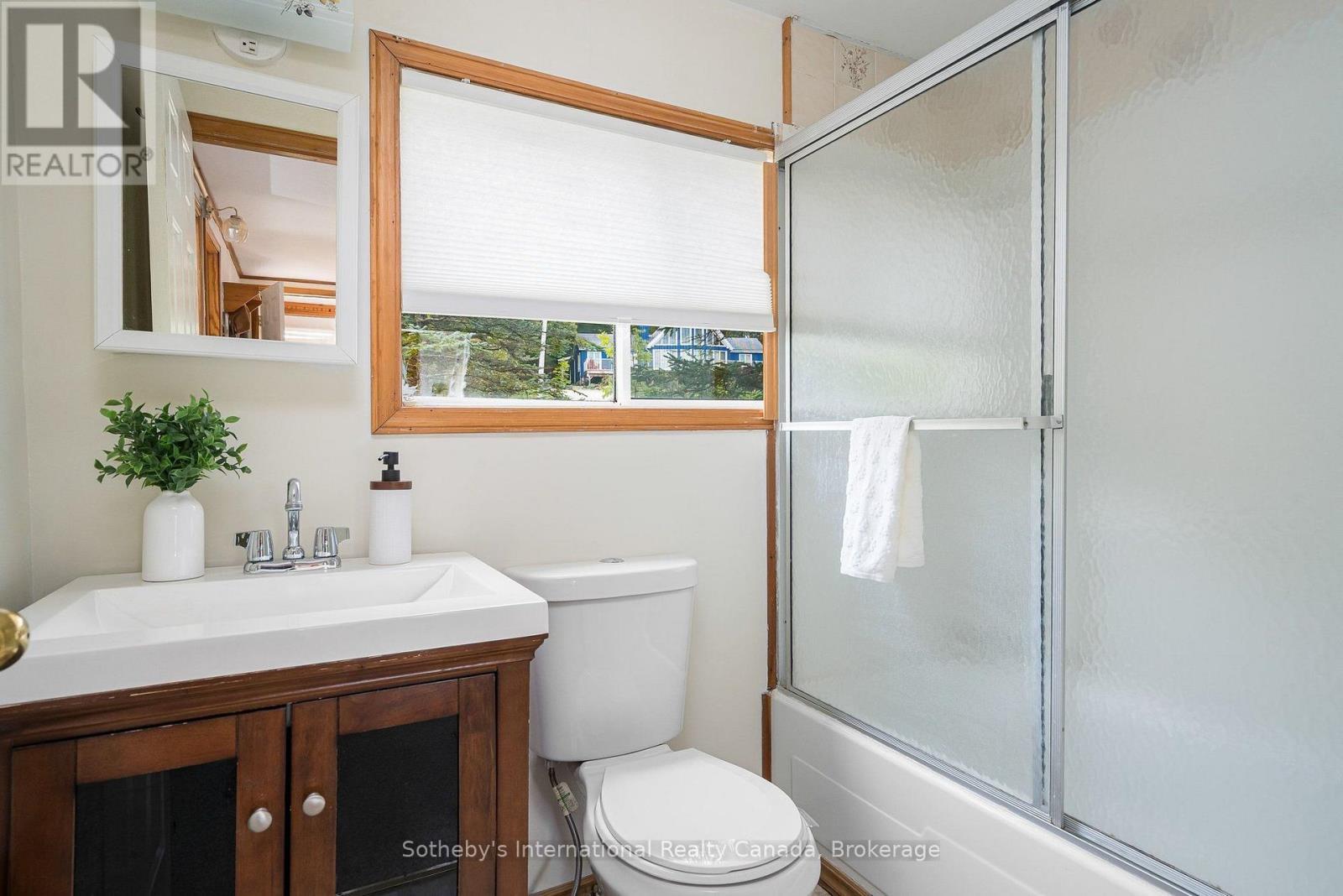 Bathroom 1 - 121 Hamlet Road, Blue Mountains, ON