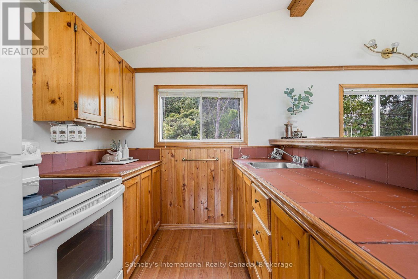 121 Hamlet Road, Blue Mountains, ON