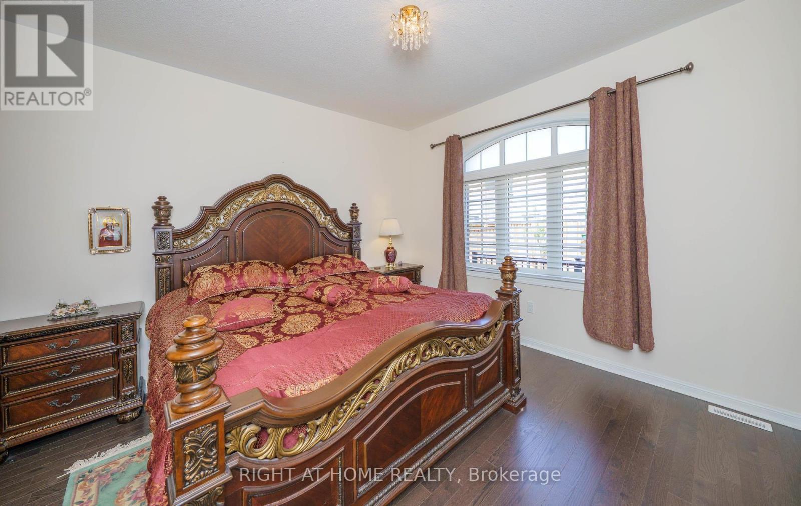 2 Cliff Thompson Court, Georgina, ON