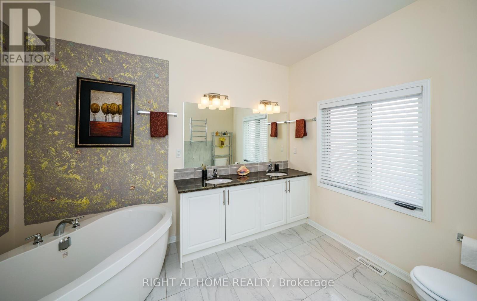 2 Cliff Thompson Court, Georgina, ON