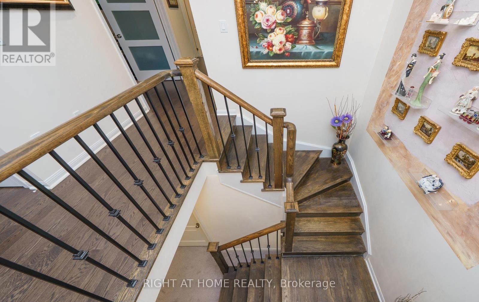 2 Cliff Thompson Court, Georgina, ON