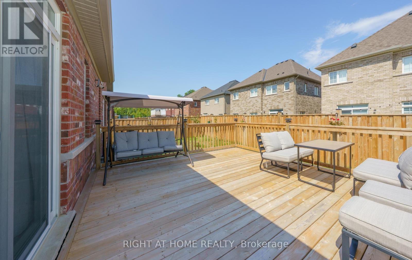 2 Cliff Thompson Court, Georgina, ON
