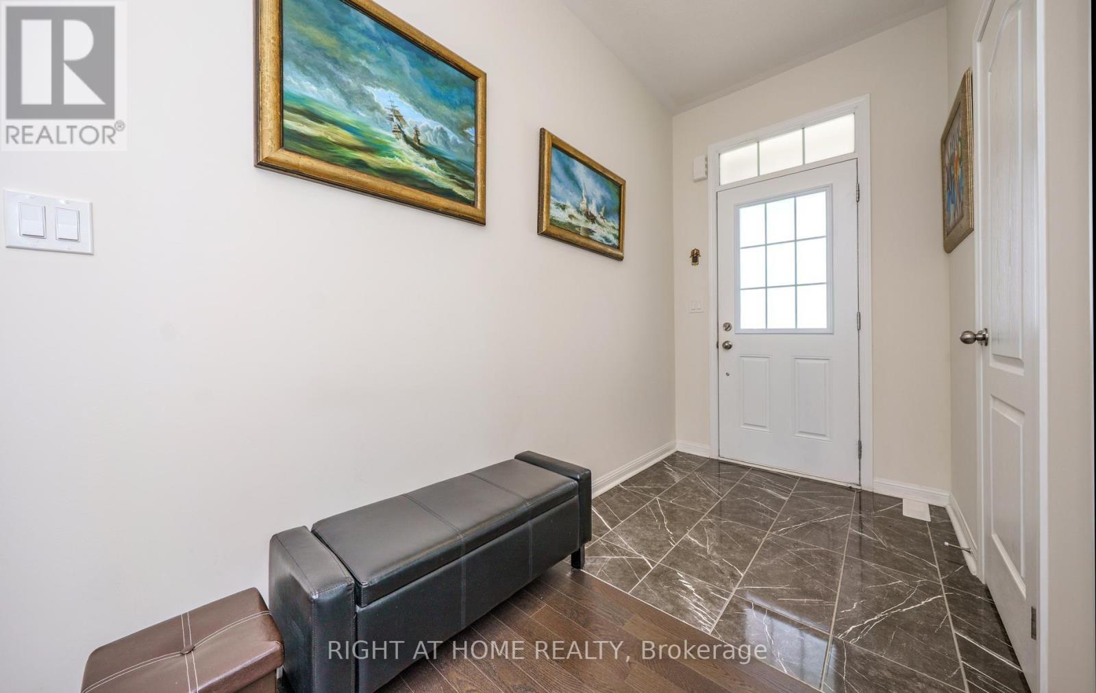 2 Cliff Thompson Court, Georgina, ON