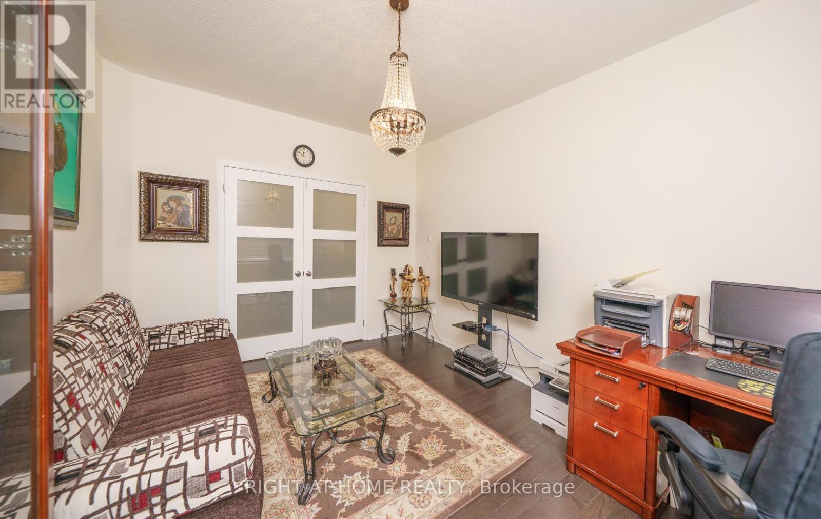 2 Cliff Thompson Court, Georgina, ON