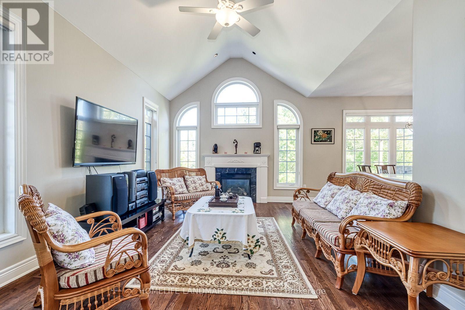 153 Britton Trail, Aurora, ON