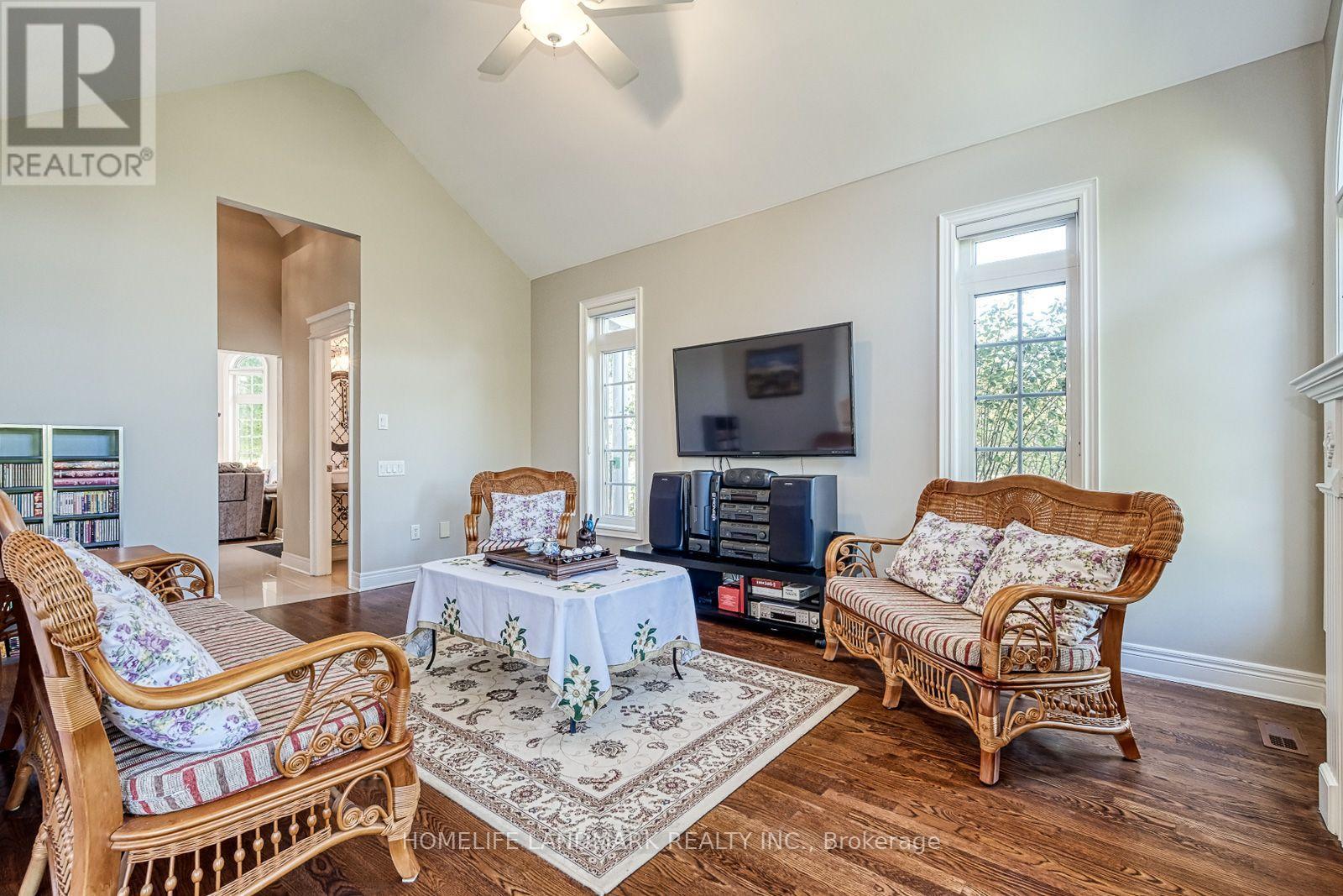 153 Britton Trail, Aurora, ON