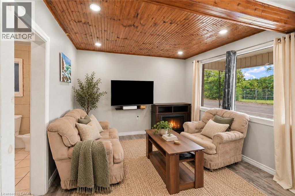 Virtually Staged - 463 Wellington Street N, Hamilton, ON