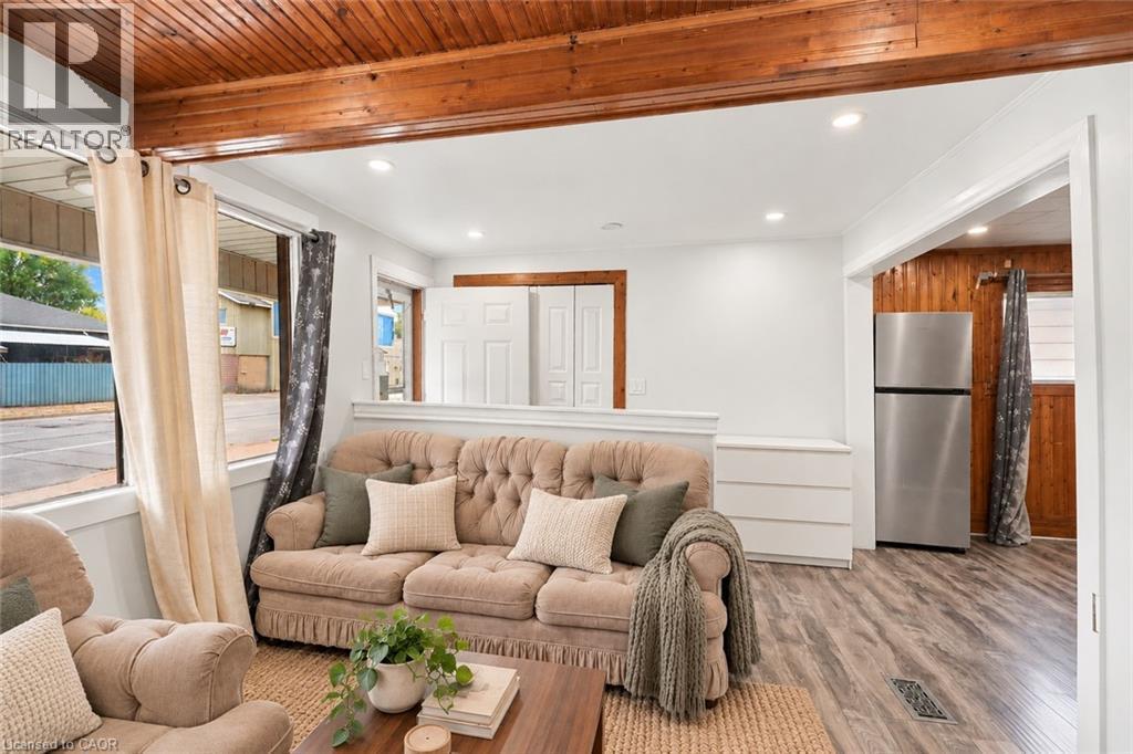 Virtually Staged - 463 Wellington Street N, Hamilton, ON
