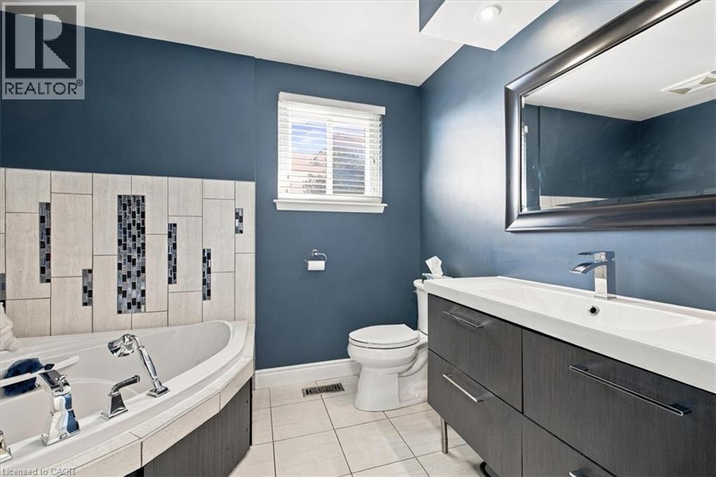 2408 Hereford Crescent, Burlington, ON