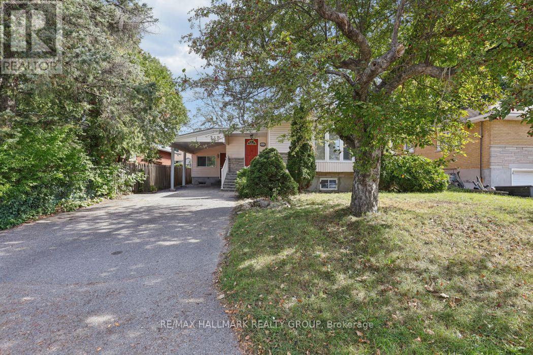 Plenty of parking for guests. - 211 Harcourt Avenue, Ottawa, ON