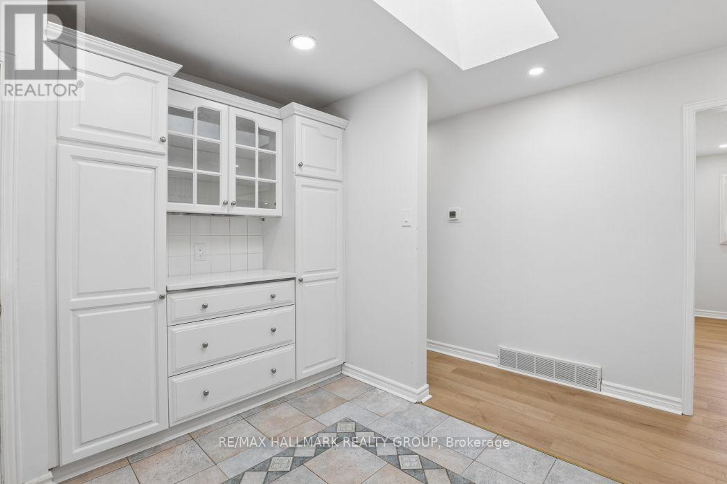 Built-in pantry and coffee bar. - 211 Harcourt Avenue, Ottawa, ON