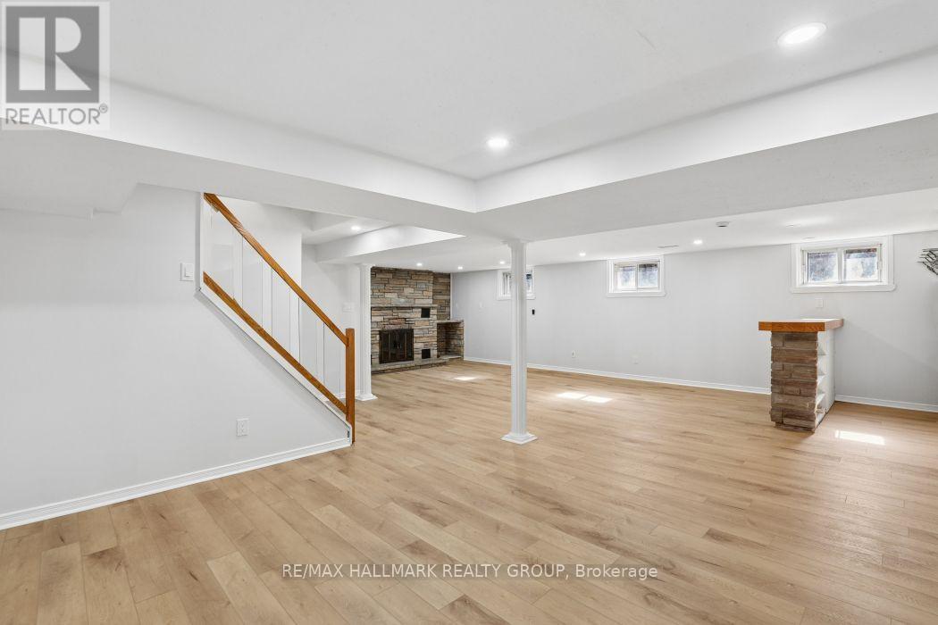 Massive extra living space. - 211 Harcourt Avenue, Ottawa, ON