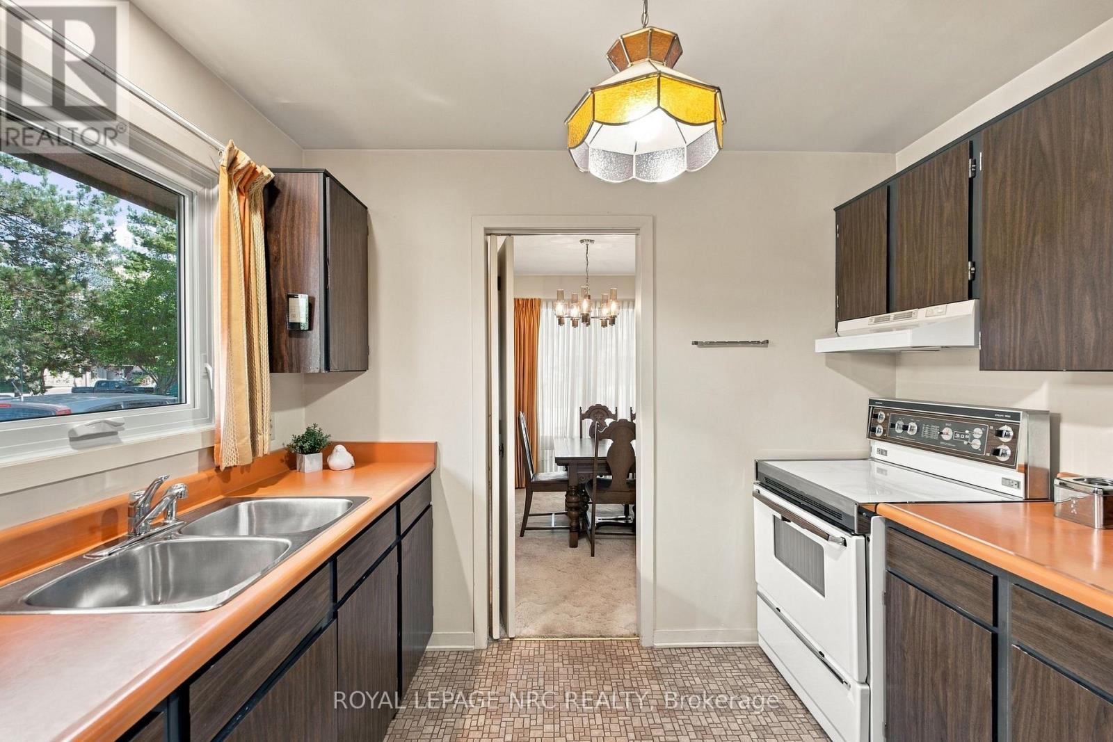 28 The Cedars Street, St. Catharines (Vine/Linwell), ON