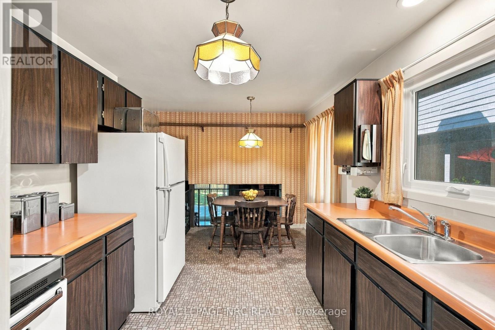 28 The Cedars Street, St. Catharines (Vine/Linwell), ON