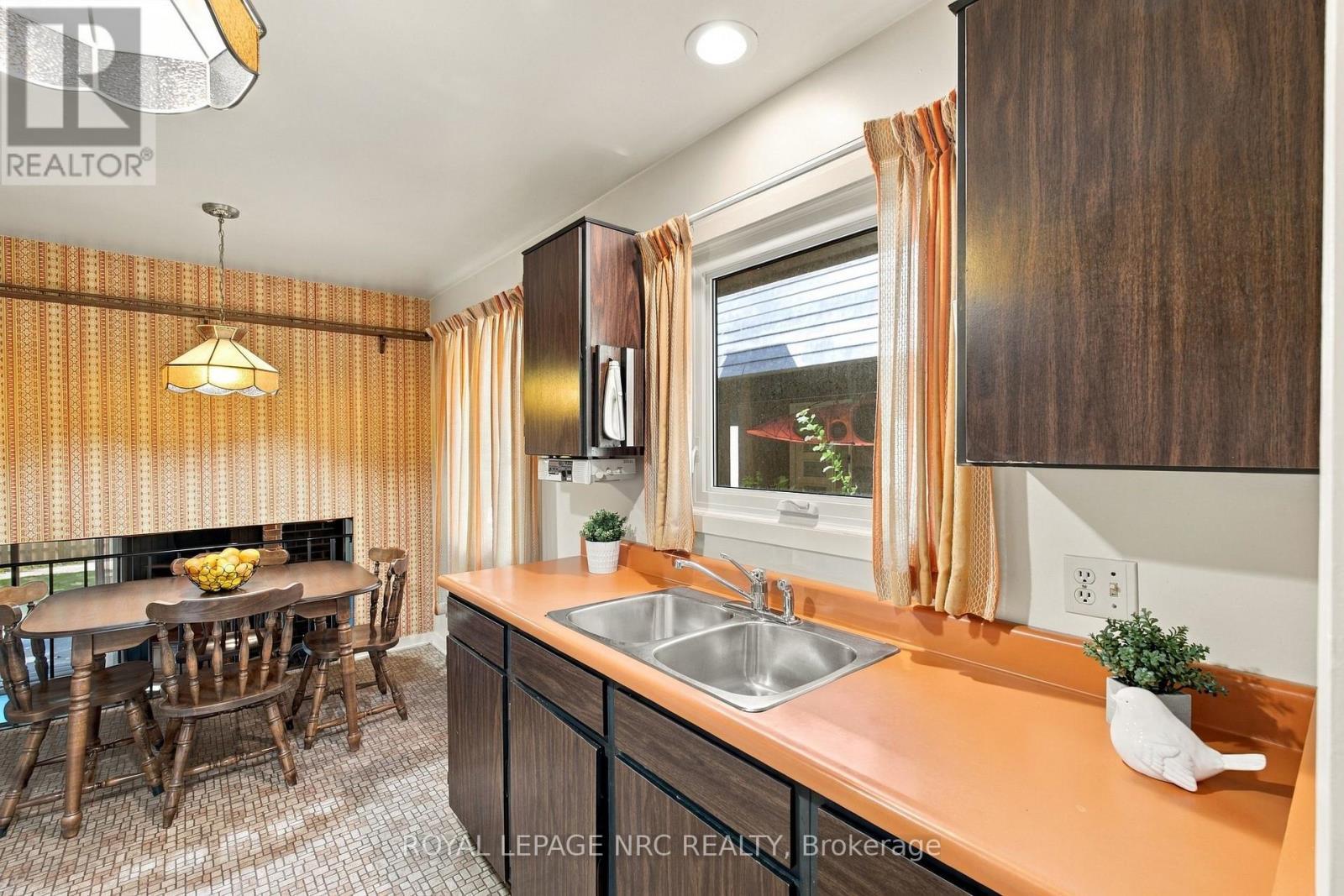 28 The Cedars Street, St. Catharines (Vine/Linwell), ON